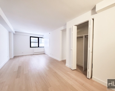 East 39th Street - Photo Thumbnail 3
