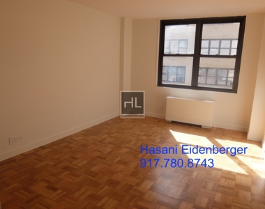 East 49 Street - Photo Thumbnail 1