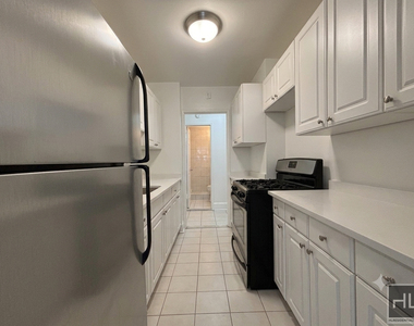 East 79th Street - Photo Thumbnail 3