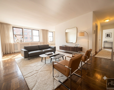 East 79th Street - Photo Thumbnail 2