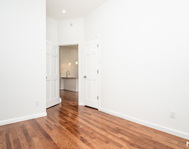 18-69 Greene Ave - Photo Thumbnail 3