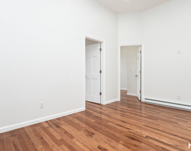18-69 Greene Ave - Photo Thumbnail 17