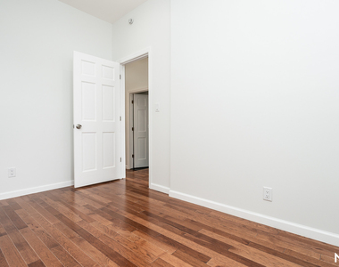 18-69 Greene Ave - Photo Thumbnail 16