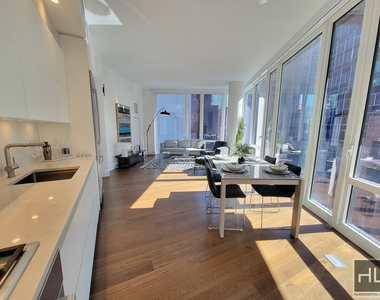 East 44th Street - Photo Thumbnail 4