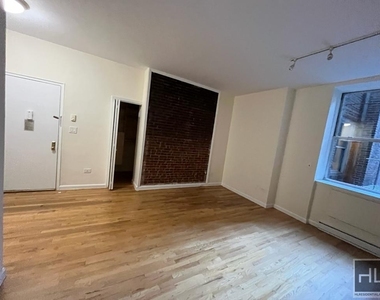 West 73 Street - Photo Thumbnail 2