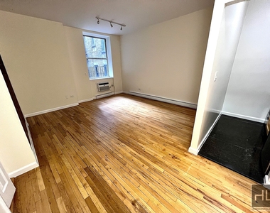 West 73 Street - Photo Thumbnail 8