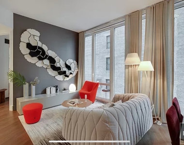 East 44th Street - Photo Thumbnail 3