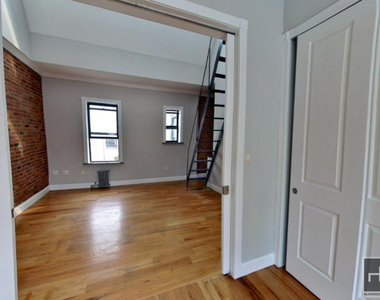 East 100th Street - Photo Thumbnail 3