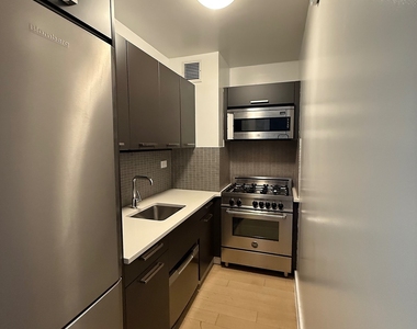 East 39th Street - Photo Thumbnail 2