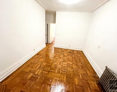 Summit Avenue - Photo Thumbnail 2