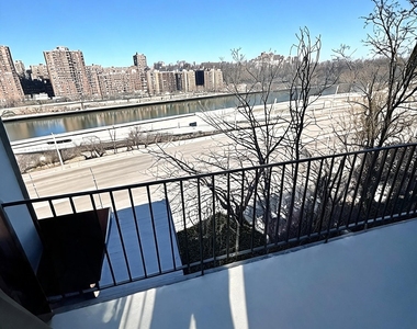 Summit Avenue - Photo Thumbnail 11