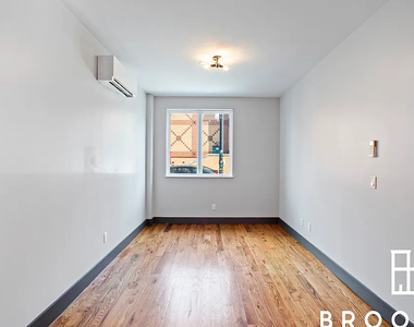 1461 Gates Ave - Photo Thumbnail 10