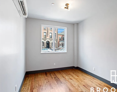 1461 Gates Ave - Photo Thumbnail 12