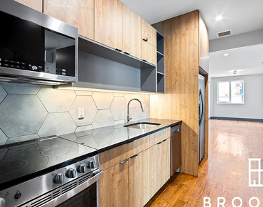 1461 Gates Ave - Photo Thumbnail 16