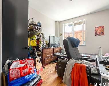 1461 Gates Ave - Photo Thumbnail 9