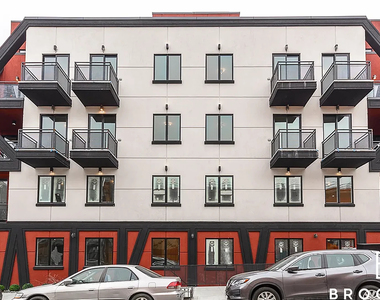 1461 Gates Ave - Photo Thumbnail 8