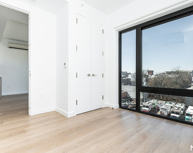 527 Grand Ave - Photo Thumbnail 5