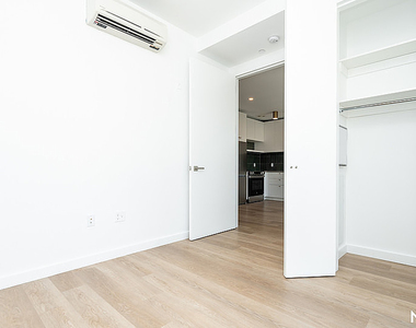527 Grand Ave - Photo Thumbnail 13
