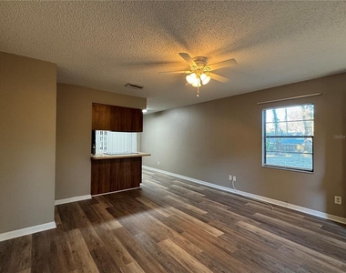 5619 Peach Avenue - Photo Thumbnail 2