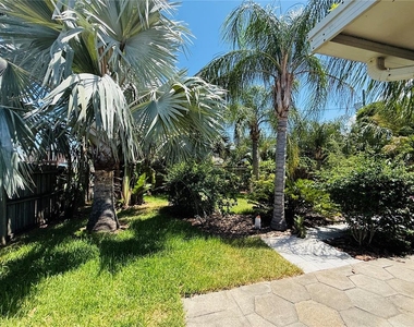 11537 63rd Avenue - Photo Thumbnail 28