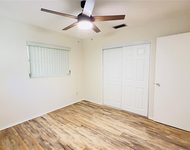 11537 63rd Avenue - Photo Thumbnail 14