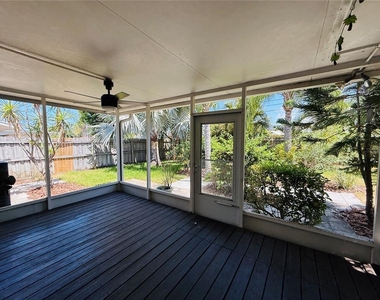 11537 63rd Avenue - Photo Thumbnail 25