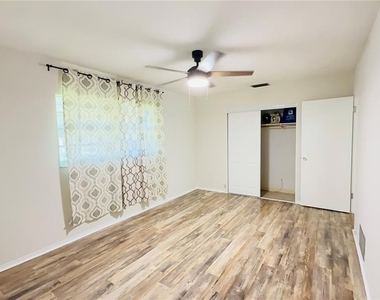 11537 63rd Avenue - Photo Thumbnail 18