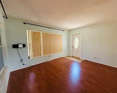 11537 63rd Avenue - Photo Thumbnail 8