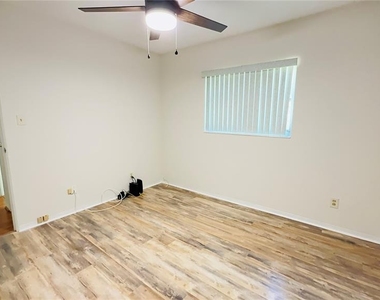 11537 63rd Avenue - Photo Thumbnail 13