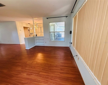 11537 63rd Avenue - Photo Thumbnail 7