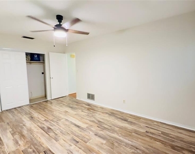 11537 63rd Avenue - Photo Thumbnail 19