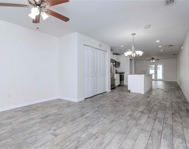 6235 S Adelia Avenue - Photo Thumbnail 10