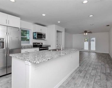 6235 S Adelia Avenue - Photo Thumbnail 4