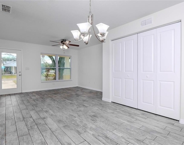 6235 S Adelia Avenue - Photo Thumbnail 13