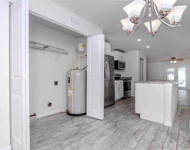 6235 S Adelia Avenue - Photo Thumbnail 9