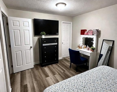 209 Berry Tree Place - Photo Thumbnail 9