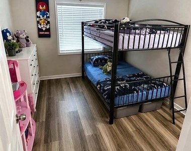 209 Berry Tree Place - Photo Thumbnail 5