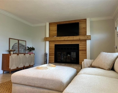 3748 Manatee Drive Se - Photo Thumbnail 4