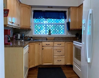 1750 Druid Road E - Photo Thumbnail 17