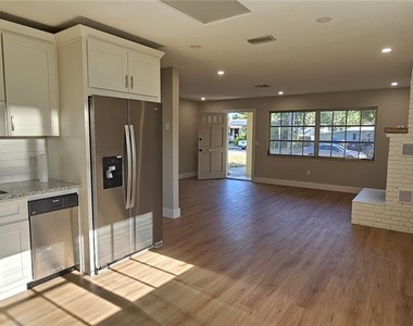 5145 17th Avenue N - Photo Thumbnail 4
