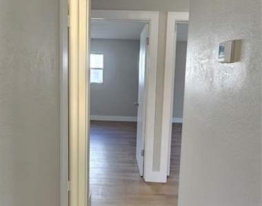 5145 17th Avenue N - Photo Thumbnail 8