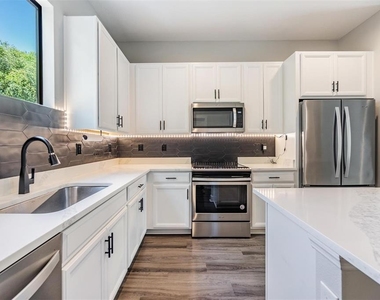 1302 W Carmen Street - Photo Thumbnail 6