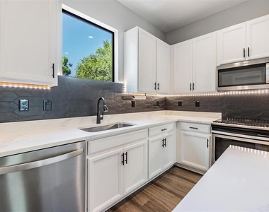 1302 W Carmen Street - Photo Thumbnail 10