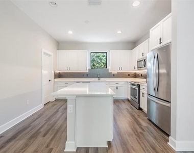 1302 W Carmen Street - Photo Thumbnail 7
