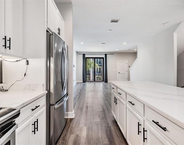 1302 W Carmen Street - Photo Thumbnail 8