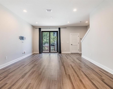 1302 W Carmen Street - Photo Thumbnail 4