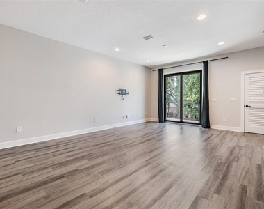 1302 W Carmen Street - Photo Thumbnail 1
