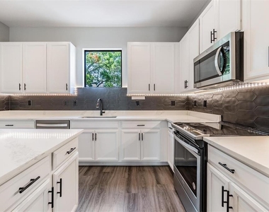1302 W Carmen Street - Photo Thumbnail 9