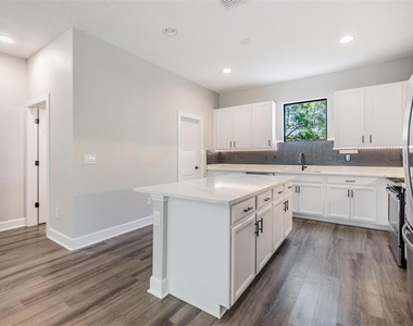 1302 W Carmen Street - Photo Thumbnail 5
