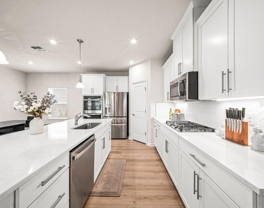 181 Tower Court - Photo Thumbnail 15
